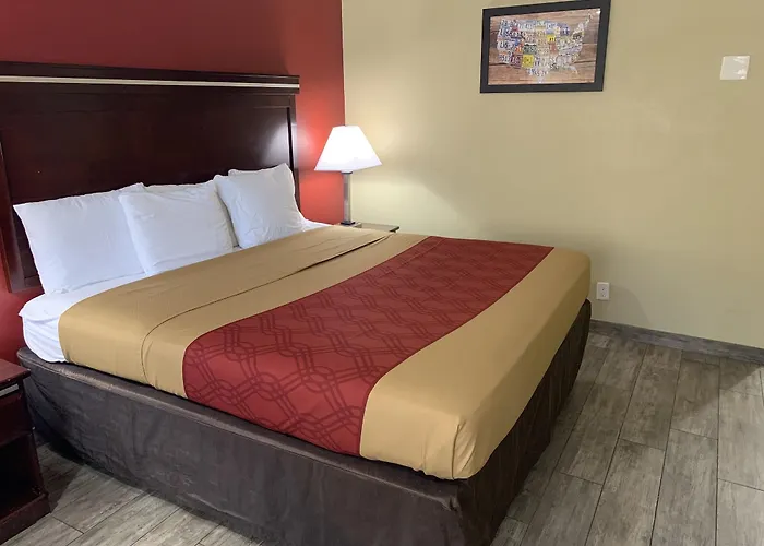 Super 8 By Wyndham Downtown Near Convention Center Hotel 4*