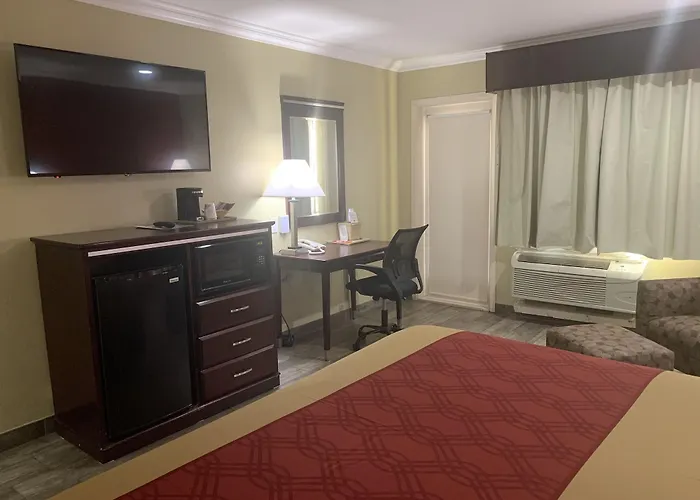 Super 8 By Wyndham Downtown Near Convention Center 4*