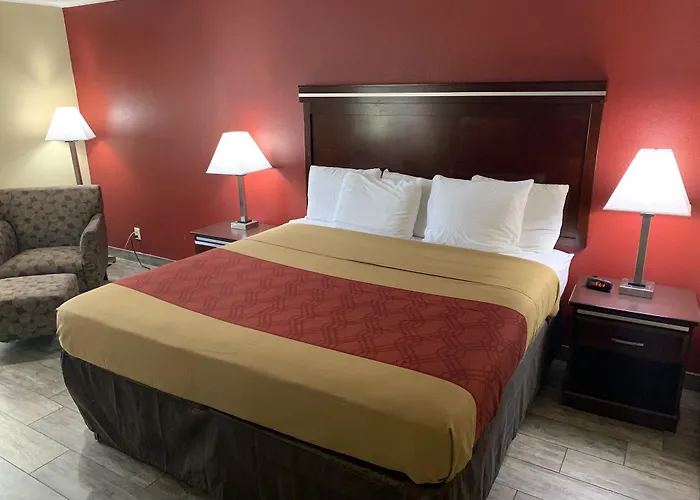 Super 8 By Wyndham Downtown Near Convention Center Hotel 4*