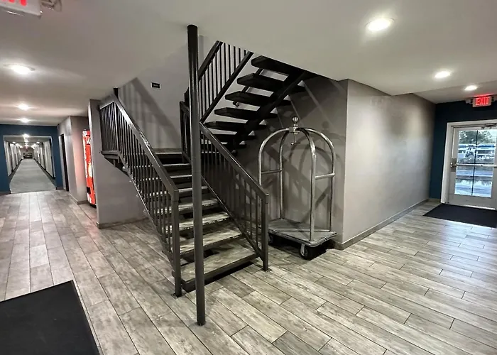 Super 8 By Wyndham Downtown Near Convention Center Hotel 4*