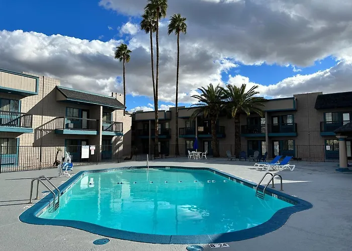 Super 8 By Wyndham Downtown Near Convention Center Hotel