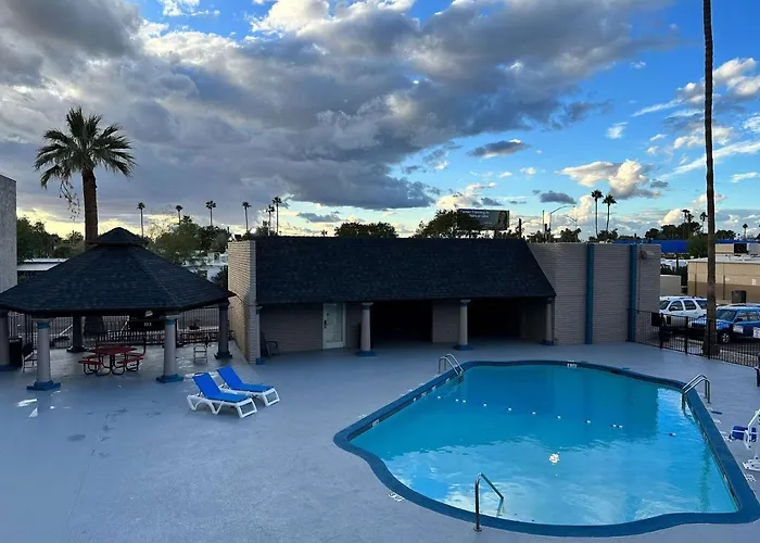 Super 8 By Wyndham Downtown Near Convention Center Hotel 4*