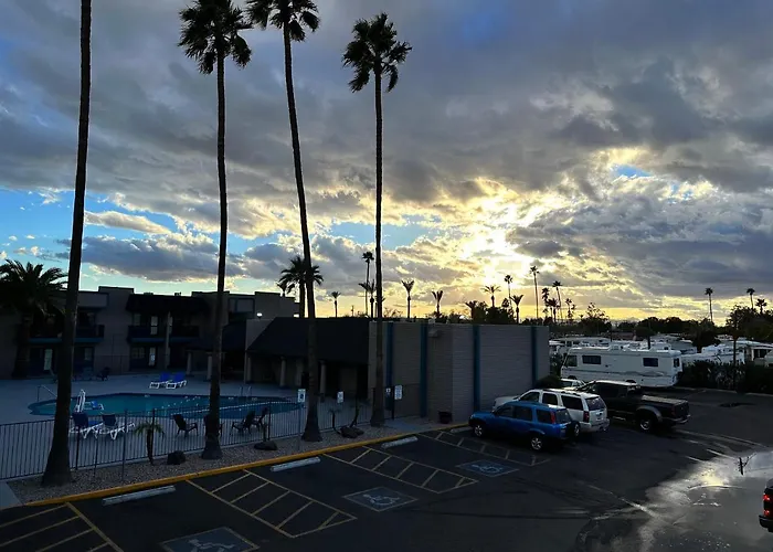 Super 8 By Wyndham Downtown Near Convention Center Hotel 4*