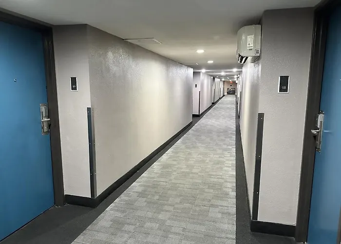 Hotel Super 8 By Wyndham Downtown Near Convention Center Mesa