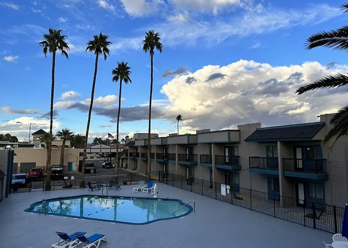 Super 8 By Wyndham Downtown Near Convention Center Mesa