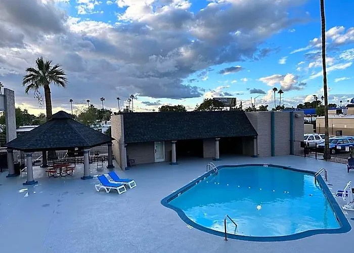 Hotel Super 8 By Wyndham Downtown Near Convention Center Mesa