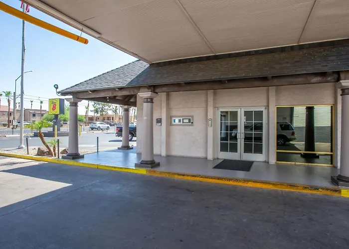 Hotel Super 8 By Wyndham Downtown Near Convention Center