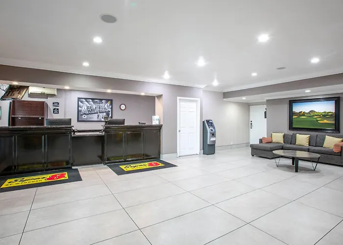 Super 8 By Wyndham Downtown Near Convention Center Hotel 4*