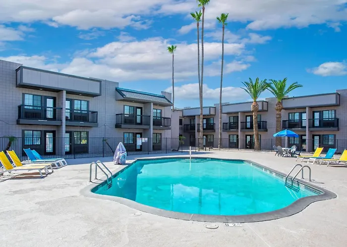 Super 8 By Wyndham Downtown Near Convention Center