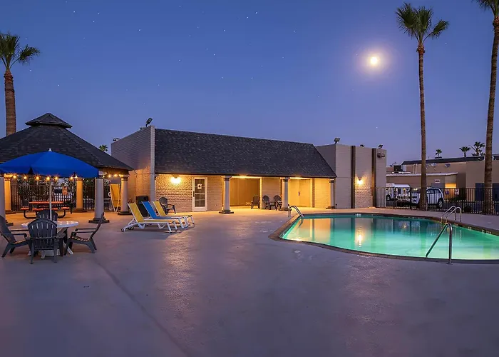 Super 8 By Wyndham Downtown Near Convention Center 4*