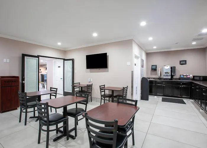Super 8 By Wyndham Downtown Near Convention Center Hotel 4*