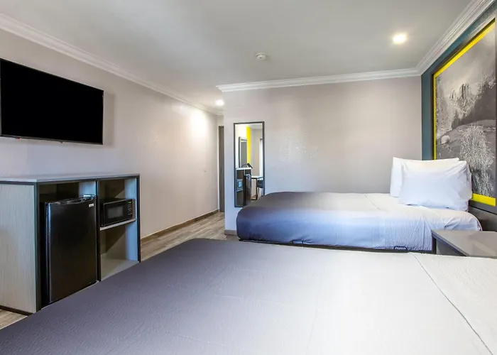 Hotel Super 8 By Wyndham Downtown Near Convention Center Mesa