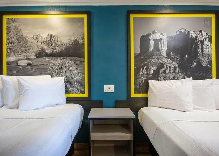 Super 8 By Wyndham Downtown Near Convention Center Hotel 4*