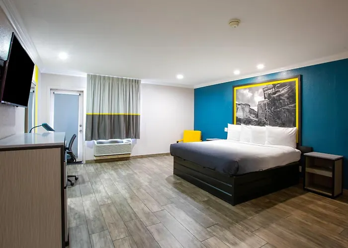 Super 8 By Wyndham Downtown Near Convention Center Hotel 4*