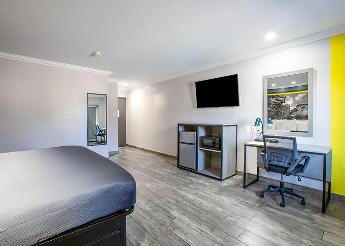 Super 8 By Wyndham Downtown Near Convention Center Mesa