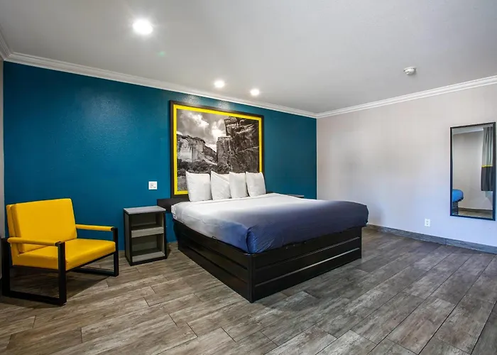 Super 8 By Wyndham Downtown Near Convention Center Hotel Mesa