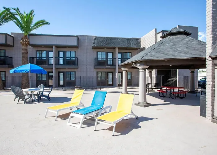 Hotel Super 8 By Wyndham Downtown Near Convention Center